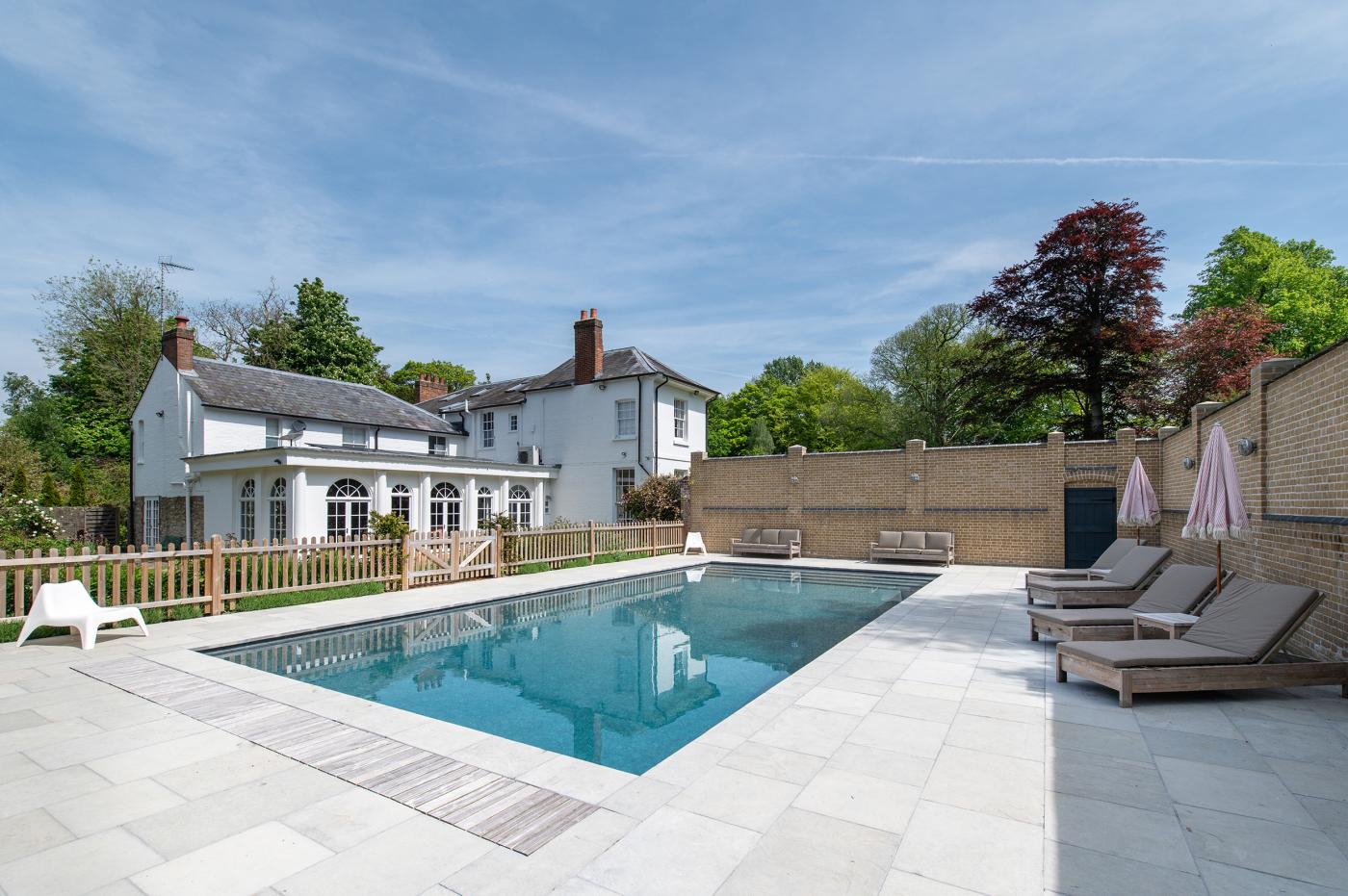 6 Bedroom Cottage in West Malling