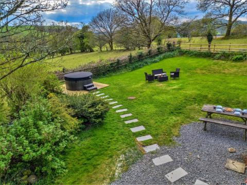 Holiday cottage, Llandovery ()