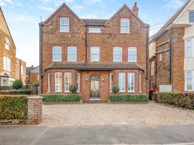 Hunstanton, Norfolk - Sleeps 16 guests