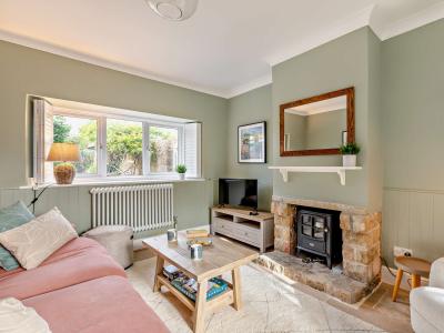 Burton Bradstock, Dorset - Sleeps 4 guests