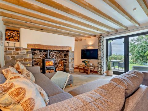Holiday cottage, Bude (2mls SE) (FCH64088)