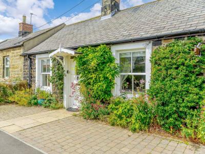 Embleton (1.8mls E), Northumberland - Sleeps 4 guests