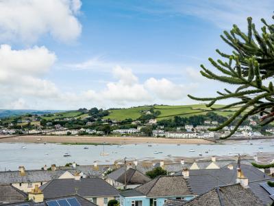 Holiday cottage, Appledore (FCH78958)