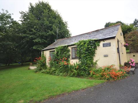Holiday cottage, Egloskerry ()