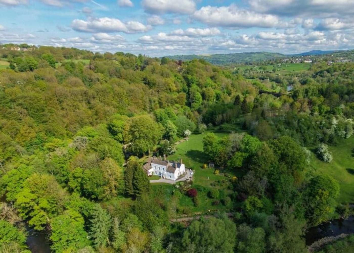 4 Bedroom Cottage in Marple