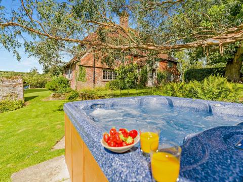 Holiday cottage, Icklesham (FCH46940)