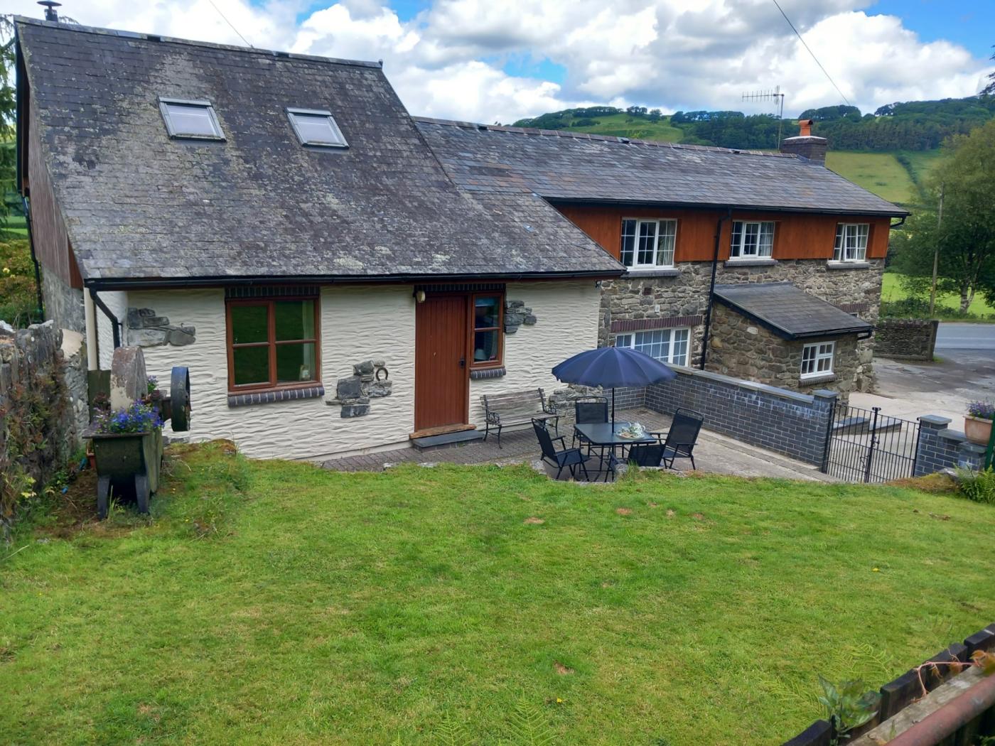 2 Bedroom Cottage in Machynlleth