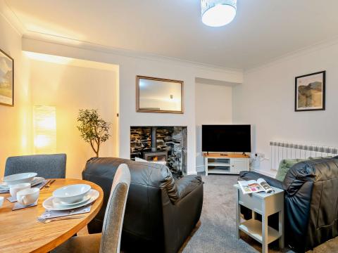 Holiday cottage, Rosthwaite (FCH86395)