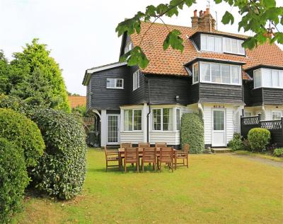 Thorpeness holiday cottage