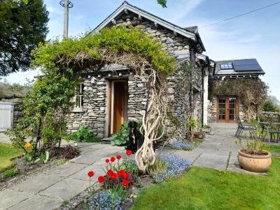 Holiday cottage, Outgate and Tarn Hows (FCH50302)