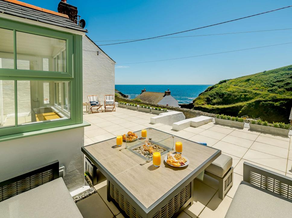 Holiday cottage, Cornwall - sleeps 6