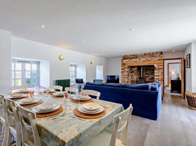 Lulworth Cove, Dorset holiday cottage