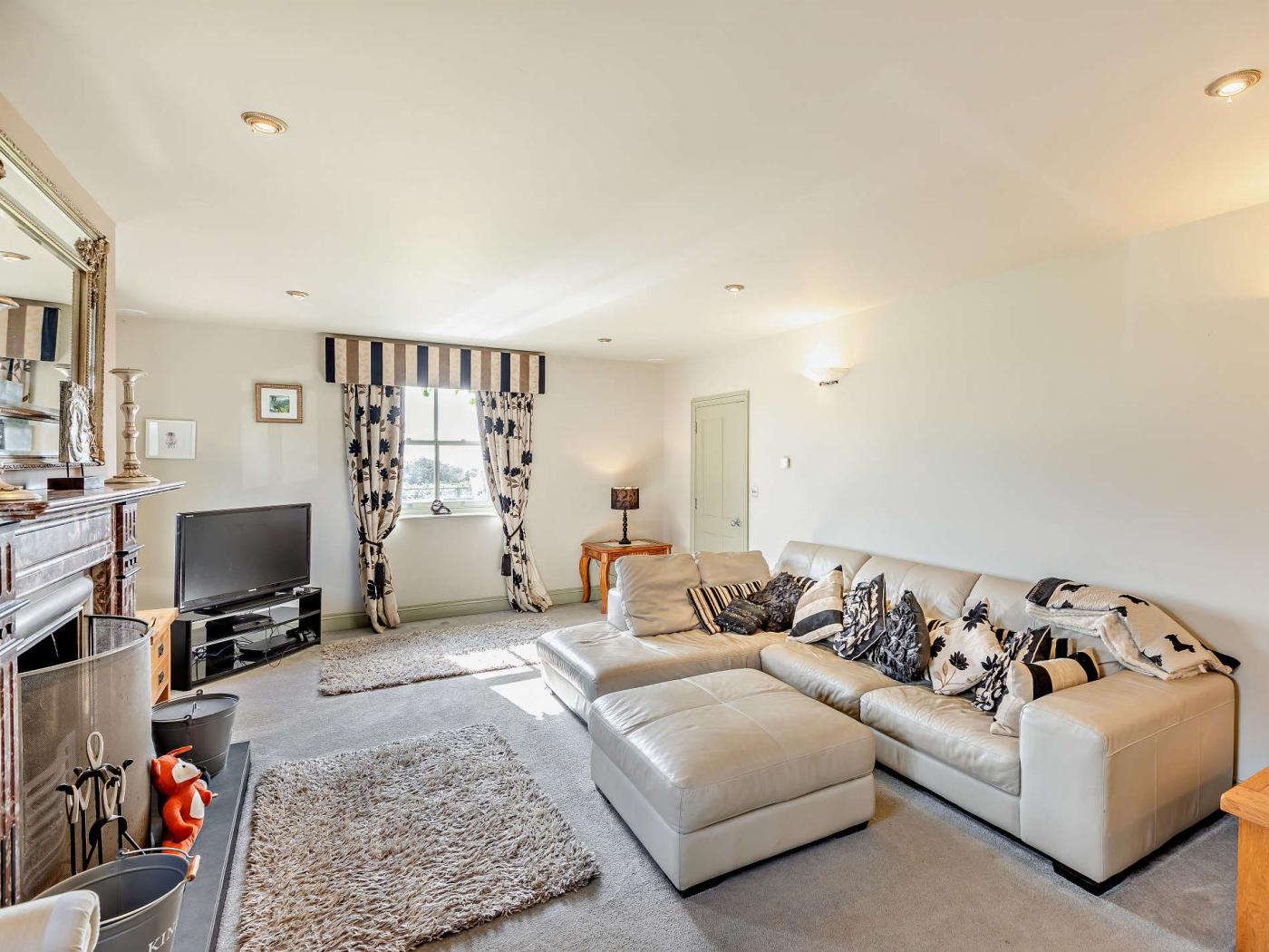 Property image 3 for HC7329