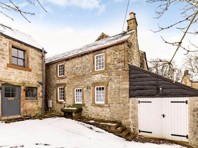Winster, Derbyshire - Sleeps 4 guests