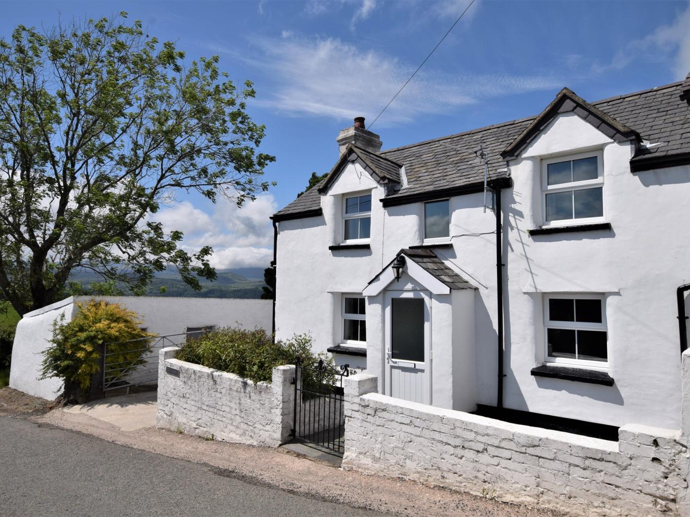 2 Bedroom Cottage in Llanwrst