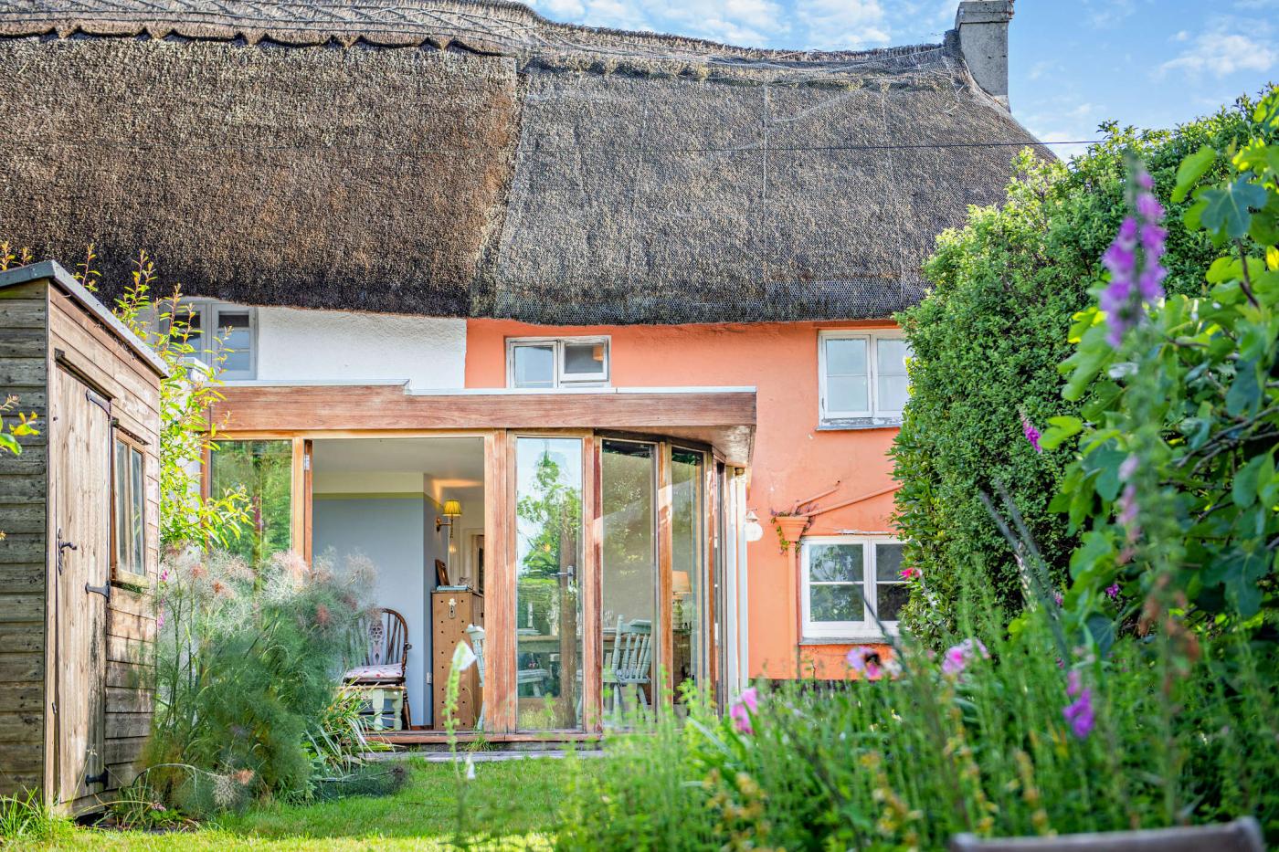 2 Bedroom Cottage in Frogmore