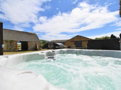 Holiday cottage, Ventnor (FCH88857)