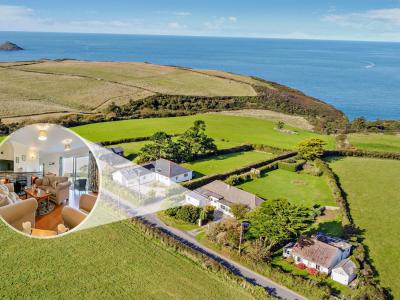 Holiday cottage, Polzeath (1ml W) (FCH740)