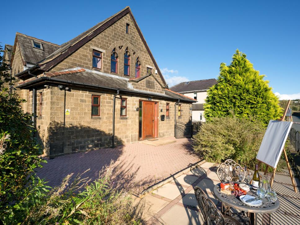 Holiday cottage, West Yorkshire - sleeps 10