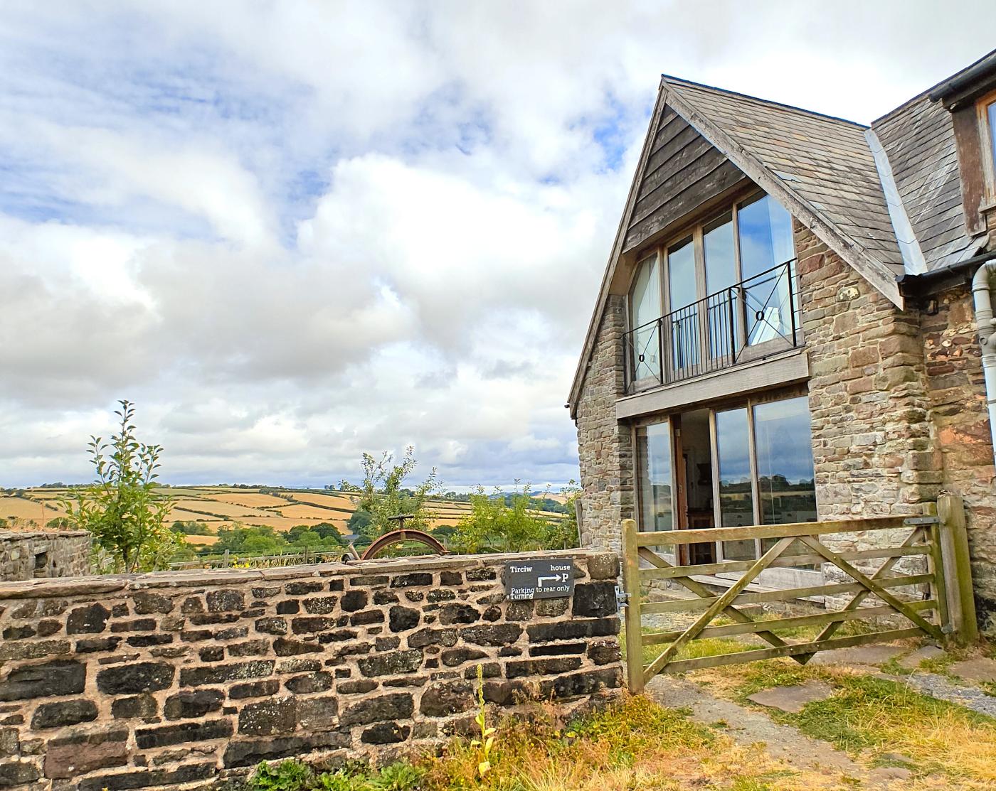 1 Bedroom Cottage in Cantref