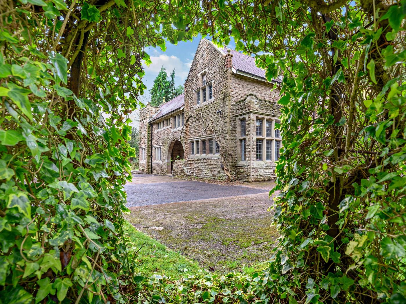 5 Bedroom Cottage in Monmouth