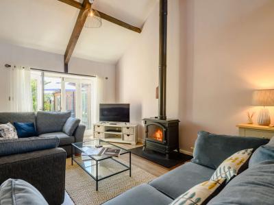 Holt (5mls S), Norfolk holiday cottage