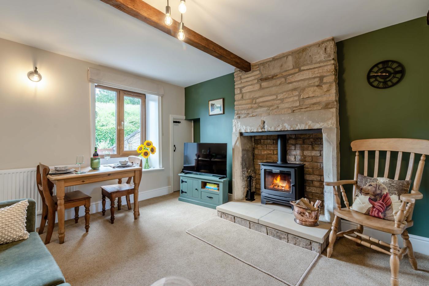 2 Bedroom Cottage in Holmbridge