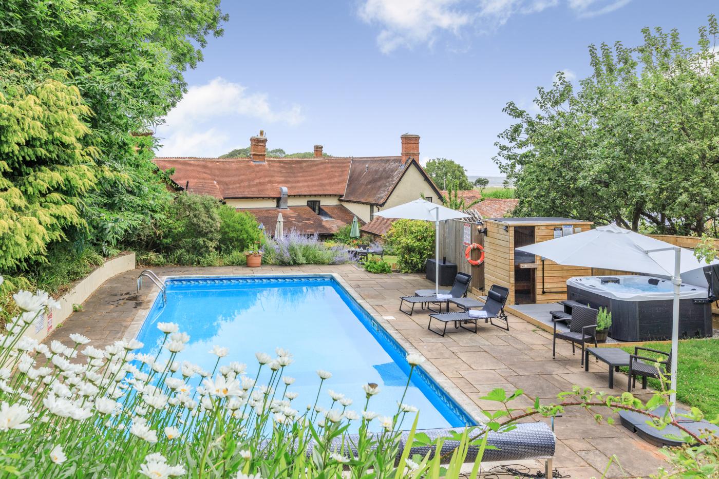 9 Bedroom Cottage in Nether Stowey