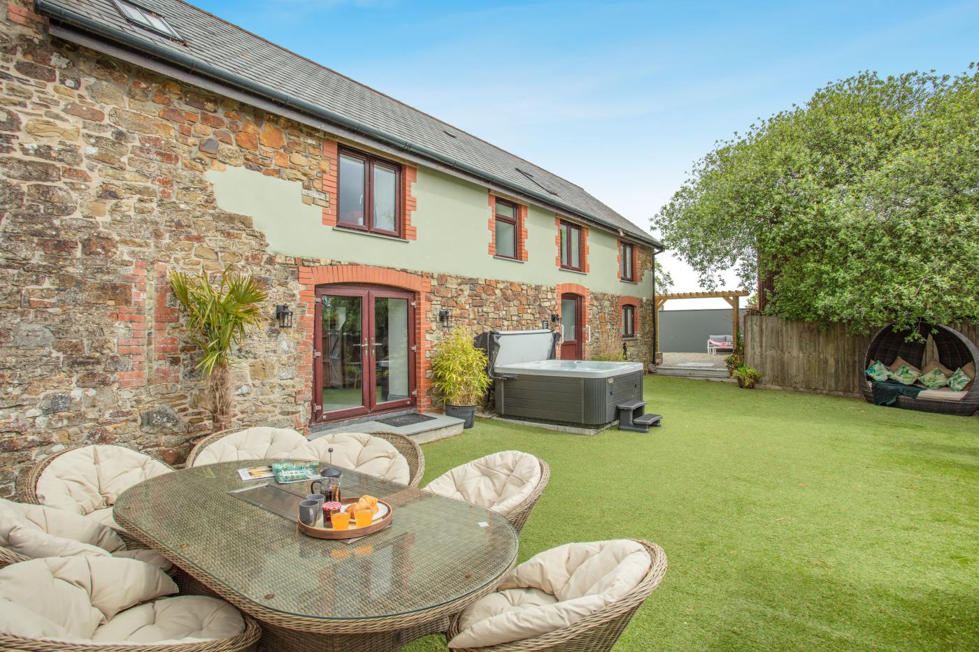 6 Bedroom Cottage in Holsworthy