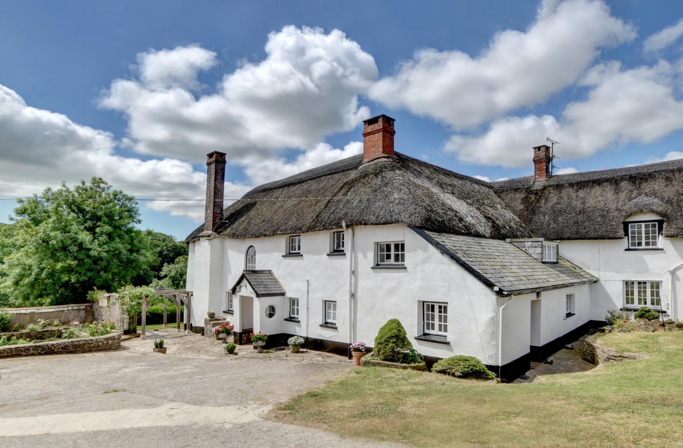 2 Bedroom Cottage in Rose Ash