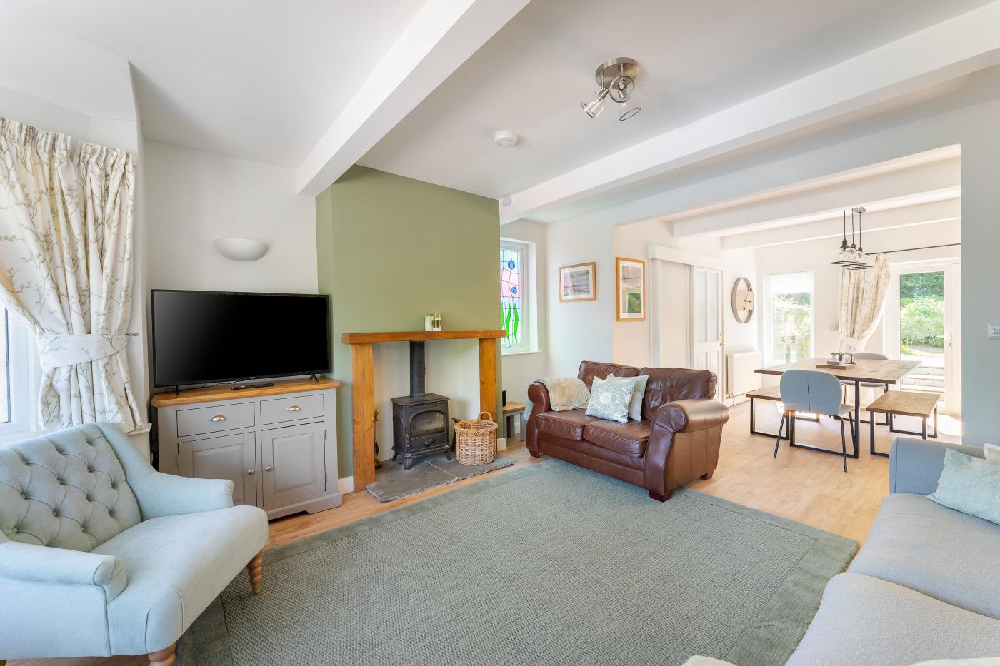 5 Bedroom Cottage in Staveley