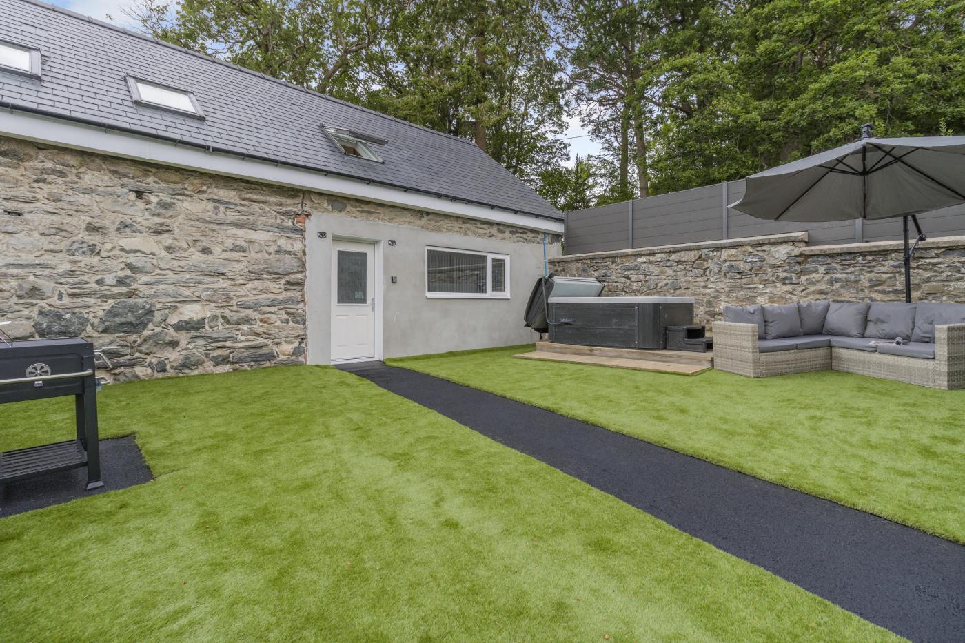 2 Bedroom Cottage in Llandderfel