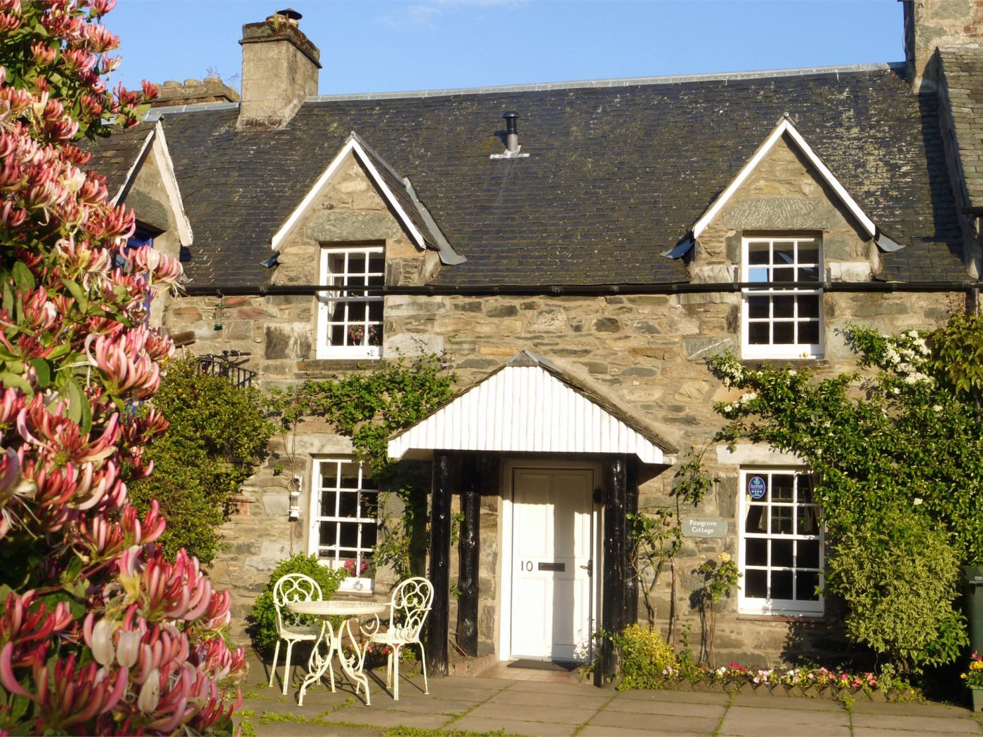 2 Bedroom Cottage in Birnam, Dunkeld