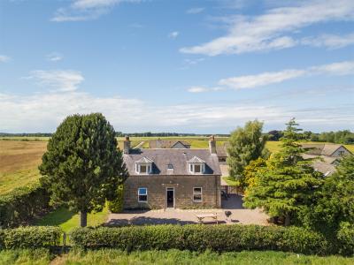 Holiday cottage, Lossiemouth (FCH76210)