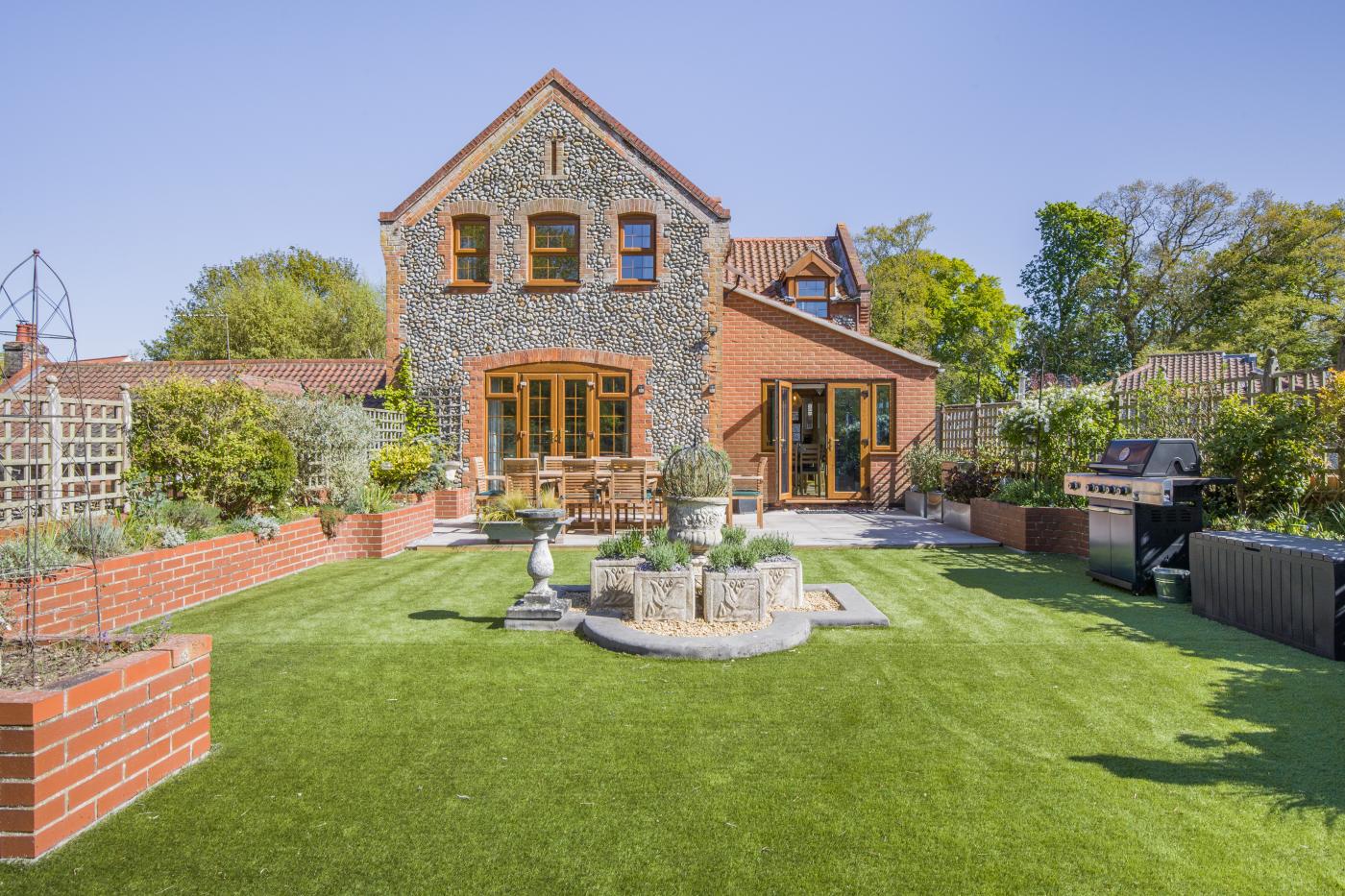 5 Bedroom Cottage in Holt