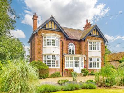 Snettisham, Norfolk - Sleeps 14 guests