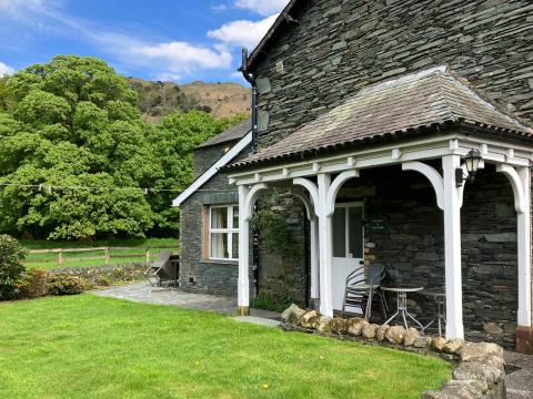 Holiday cottage, Rosthwaite (FCH86246)
