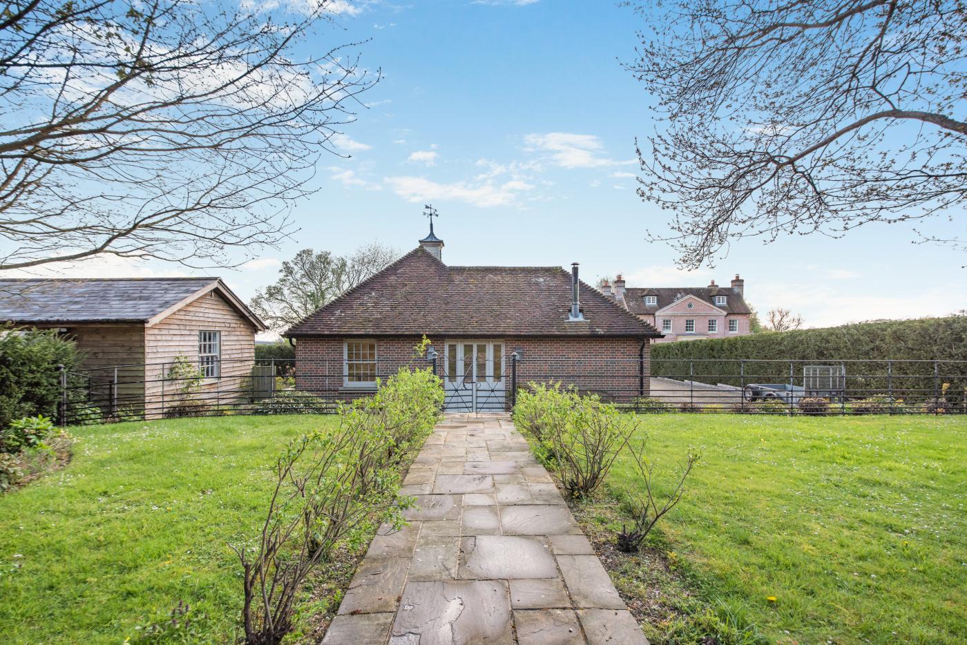 2 Bedroom Cottage in Stoke