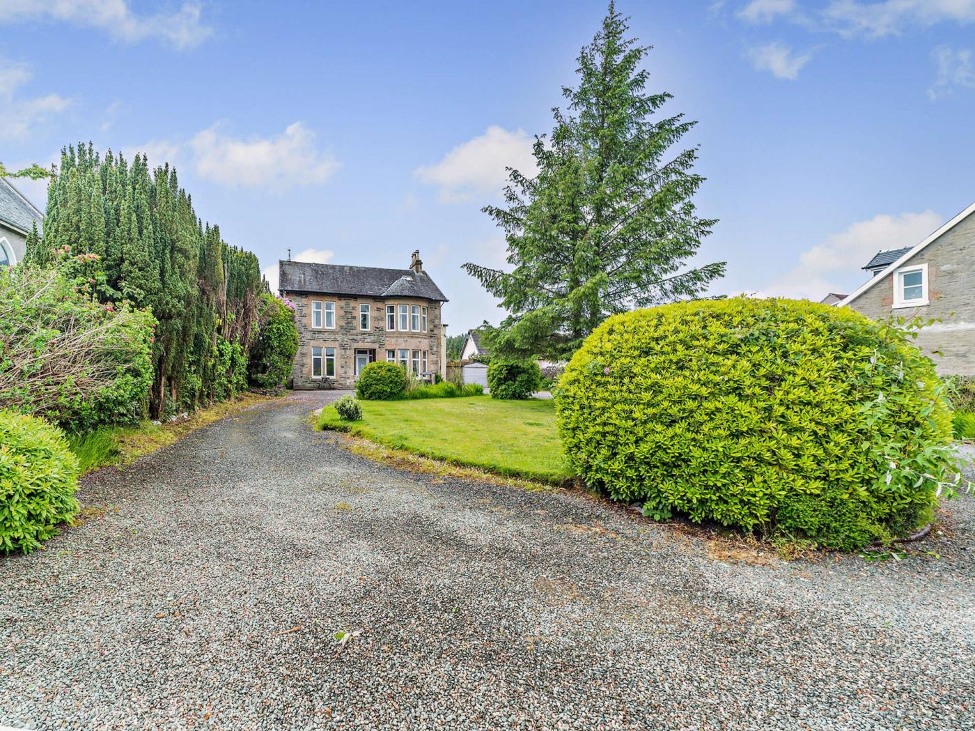 10 Bedroom Cottage in Dunoon