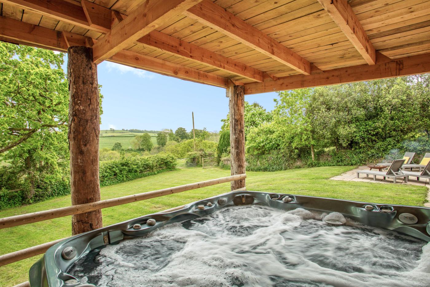 6 Bedroom Cottage in Tiverton