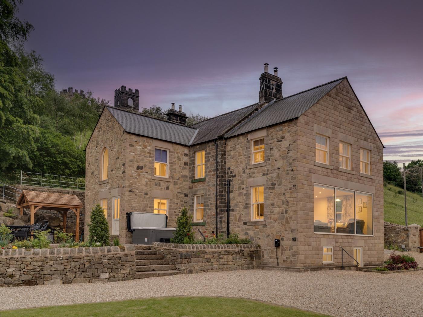 7 Bedroom Cottage in Matlock