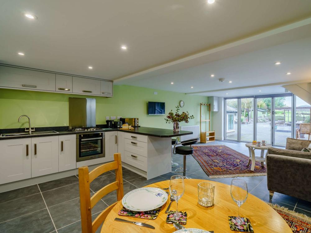 Holiday cottage in Cartmel (2mls S), Cumbria