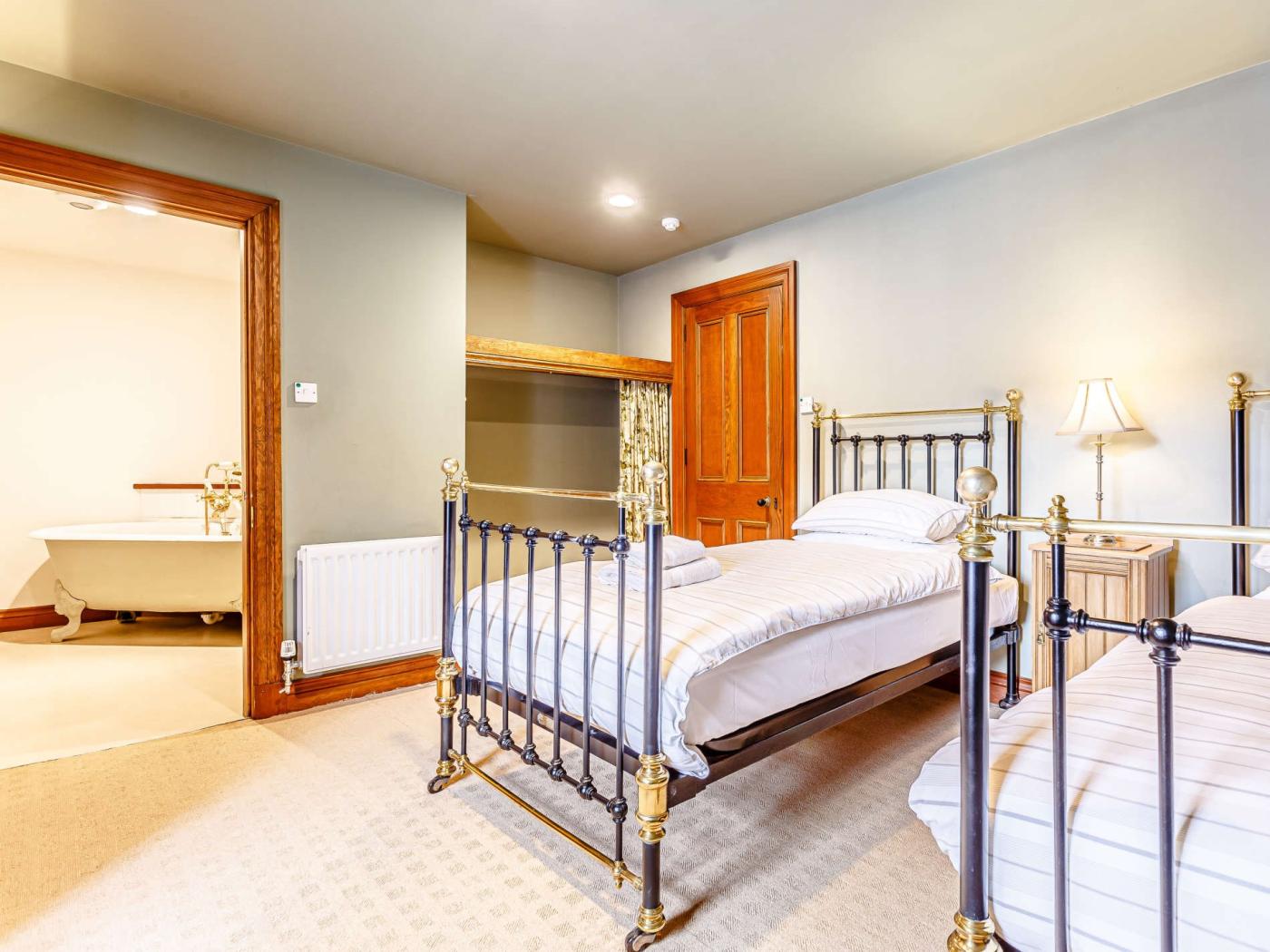 Property image 25 for HC76151