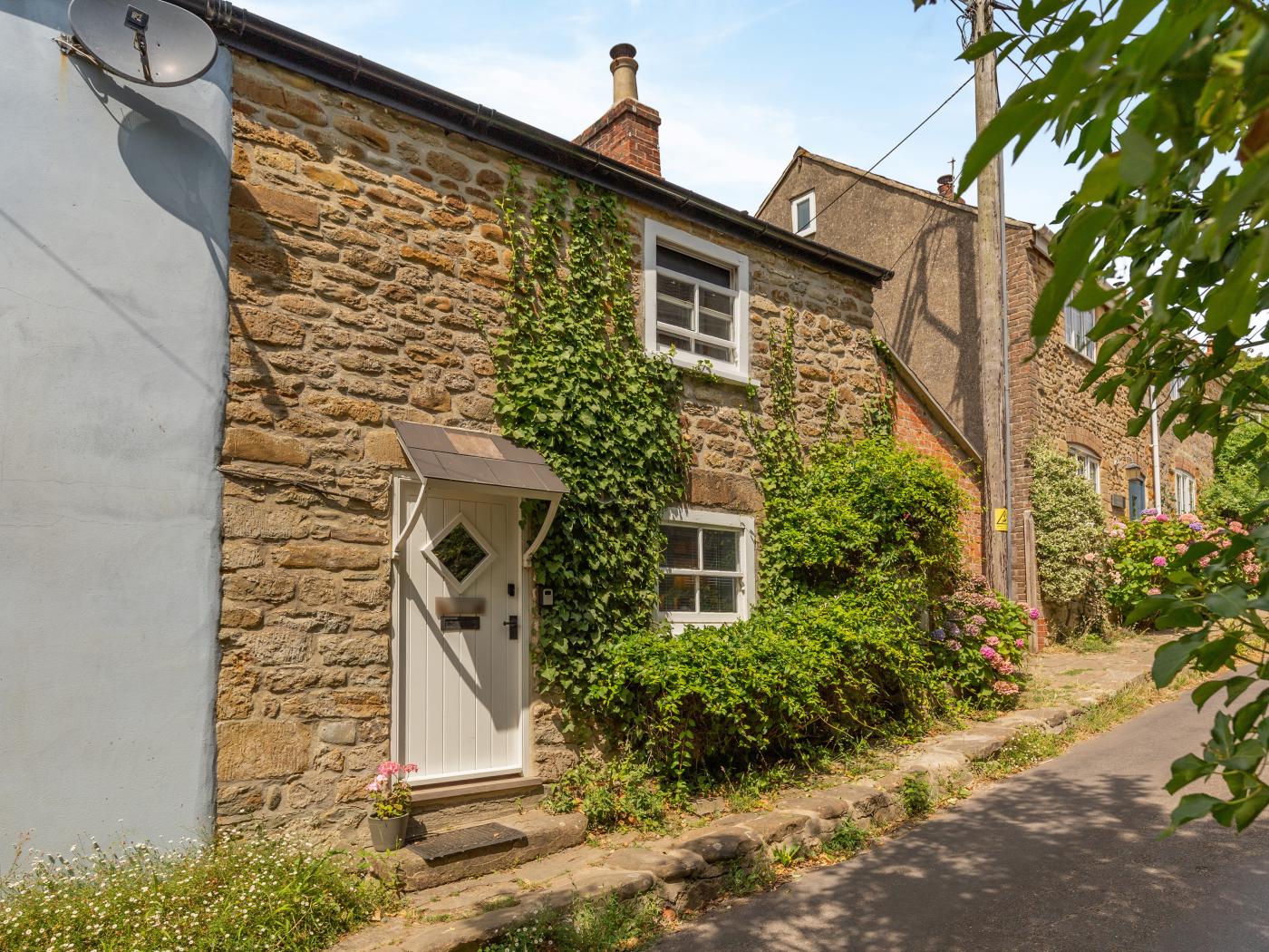 3 Bedroom Cottage in Eype