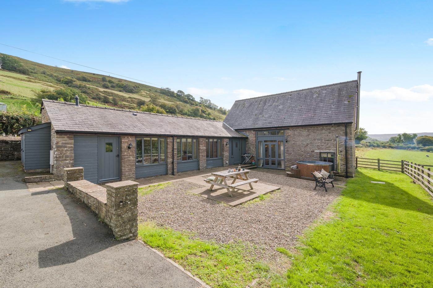 3 Bedroom Cottage in Crickhowell