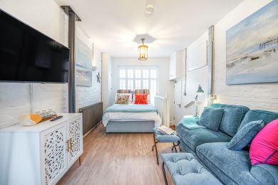 Petite Seaside Retreat (OC-H35050) Petite Seaside Retreat (OC-H35050)