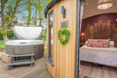 Robins Roundhouse Retreat (OC-M29552) Robins Roundhouse Retreat (OC-M29552)