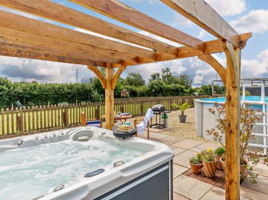 Pool Lodge (OC-92794) Pool Lodge (OC-92794)