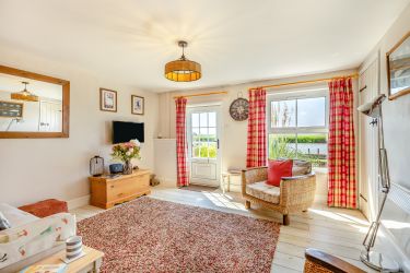 Norfolk Broads waterside & riverside cottages