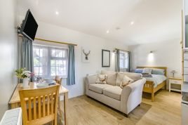 Farm Lodge 3